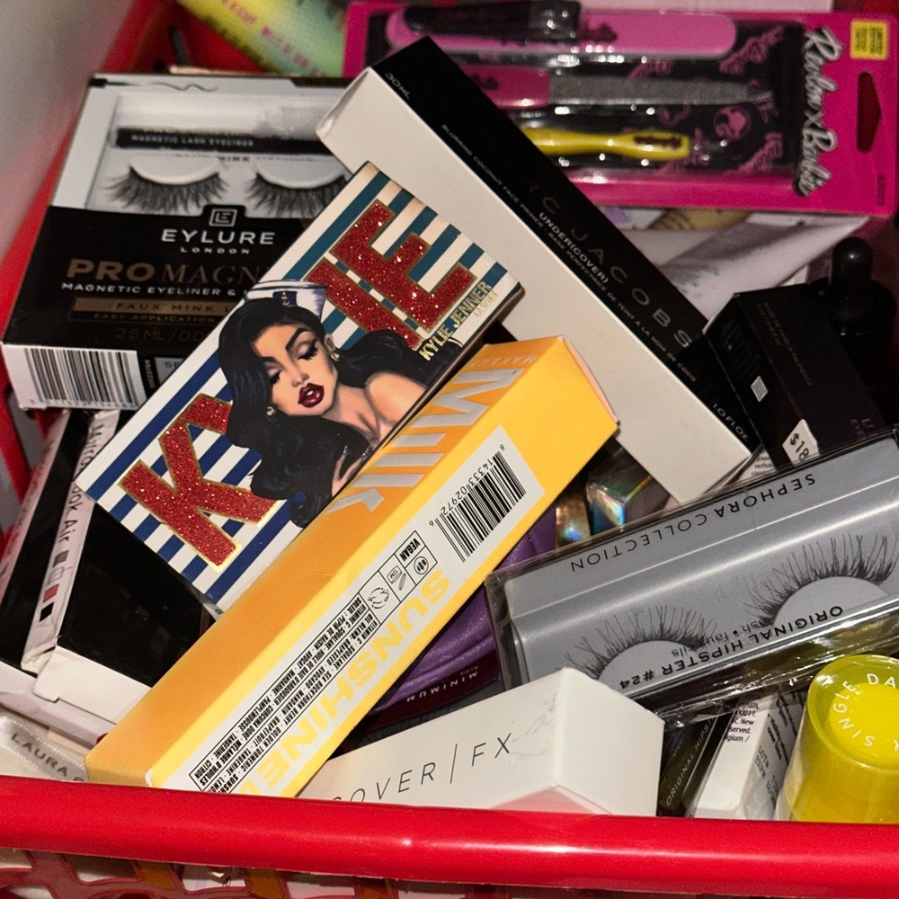 Large high-end makeup bundle Likes or Dislikes (READ DESCRIPTION FOR DETAILS:) - Picture 4 of 9